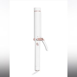 T3
SinglePass Curl 1 ½” Professional Curling Iron
